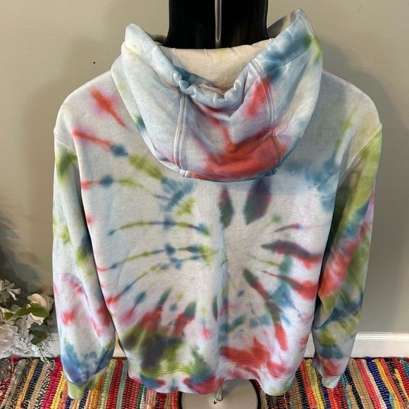 NEW Nike Swoosh Tie Dye Hooded Sweatshirt Embroidered Spellout Medium - Picture 5 of 7